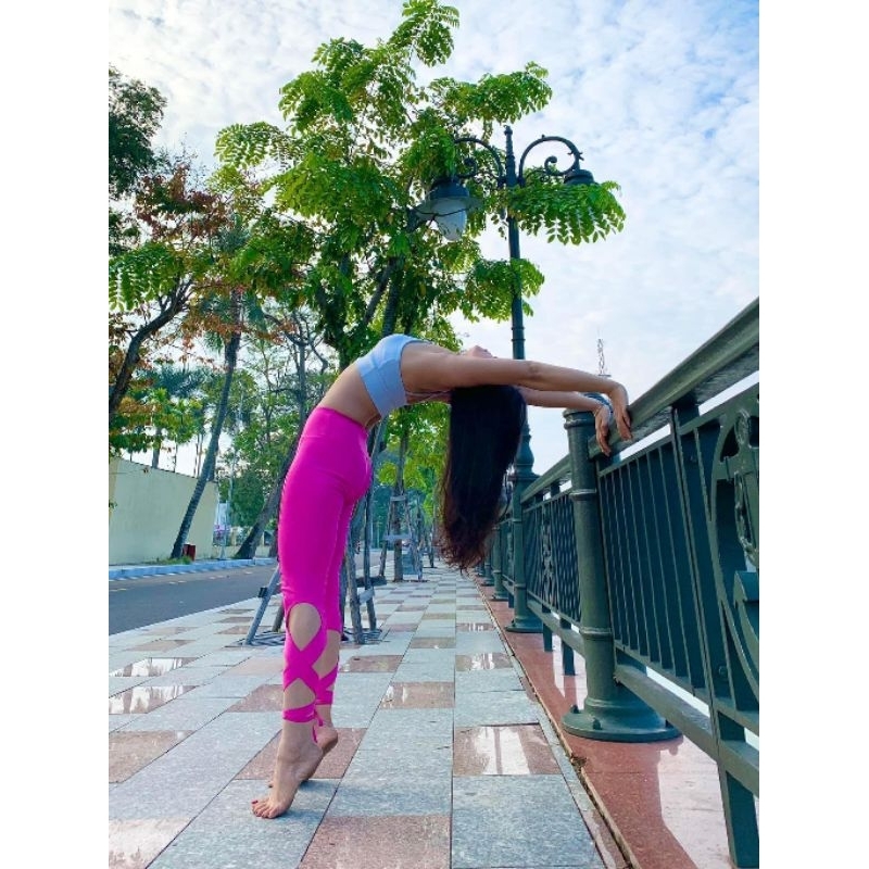 Flow Yoga กางเกงโยคะผู้หญิงดีไซน์คุณภาพสูง