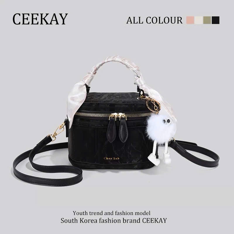 Ceekay กระเป๋าถือ crossbody หรูหรา พร้อมกล่องและหมี (มีจําหน่าย)