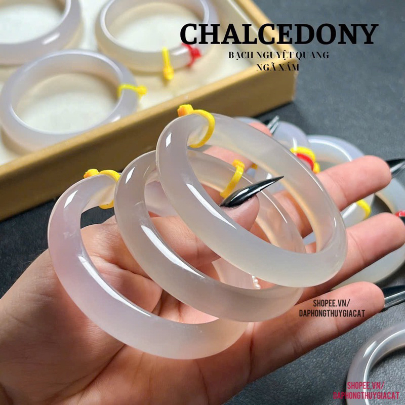 Bach Nguyet Quang สร้อยข้อมือน้ําแข็งสีเทา 5A ขนาด 54-60mm svip