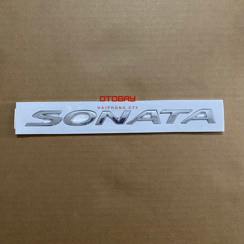 โลโก้ Sonata วางด้านหลัง Hyundai Sonata