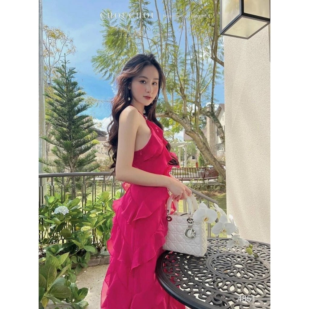 เดรสชีฟองคล้องคอเว้าหลังชั้นสวยเหมือนแบบภาพ