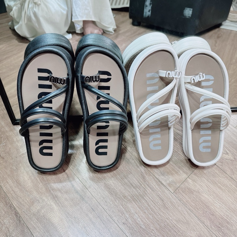 รองเท้าแตะพลาสติก Qc