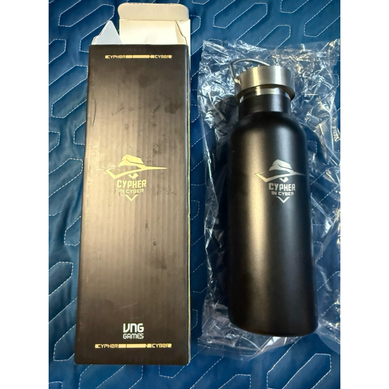 Cypher In Cyber Valorant ขวดเก็บความร้อน/ถ้วย โดย VNGGames