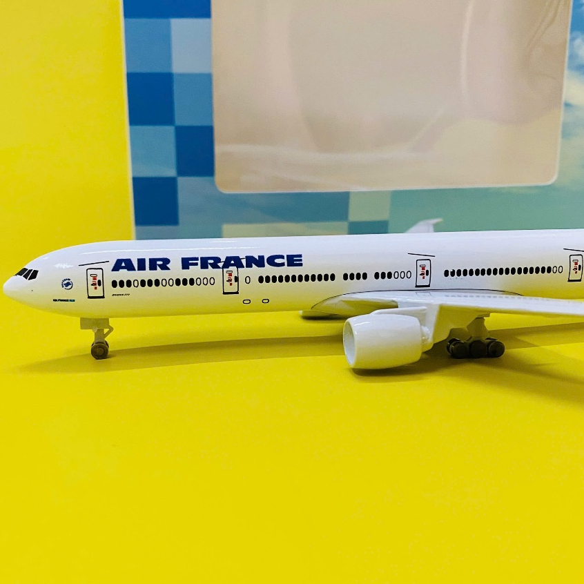PLANE MODEL "BOEING 777 AIR FRANCE" FRENCH AIR BRAND SCALE 1:400 (20CM) เสื้อโค้ทคุณภาพสูง