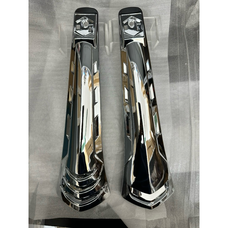 Vespa Sprint Primavera เนคไทโครเมียมขัดเงา 2025