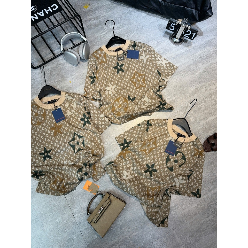 เสื้อยืดผู้หญิง เสื้อยืดแขนสั้นทรงหลวม LV 2025 แฟชั่น - Quynh Mai Store