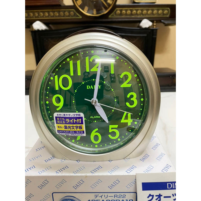 นาฬิกาปลุกรายวัน 4TE22DA18 ไฟหน้าจอ เสียงปลุกดัง ขนาด 13x13x8cm ใหม่เต็ม