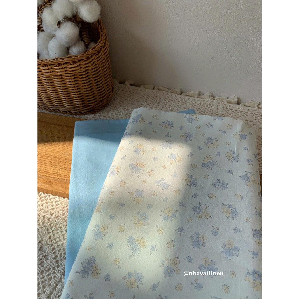 HNB ผ้าคอตตอนลายเก๊กฮวยพื้นหลังสีขาว วัสดุคุณภาพสูง นุ่ม โปร่ง สําหรับผิวแพ้ง่าย