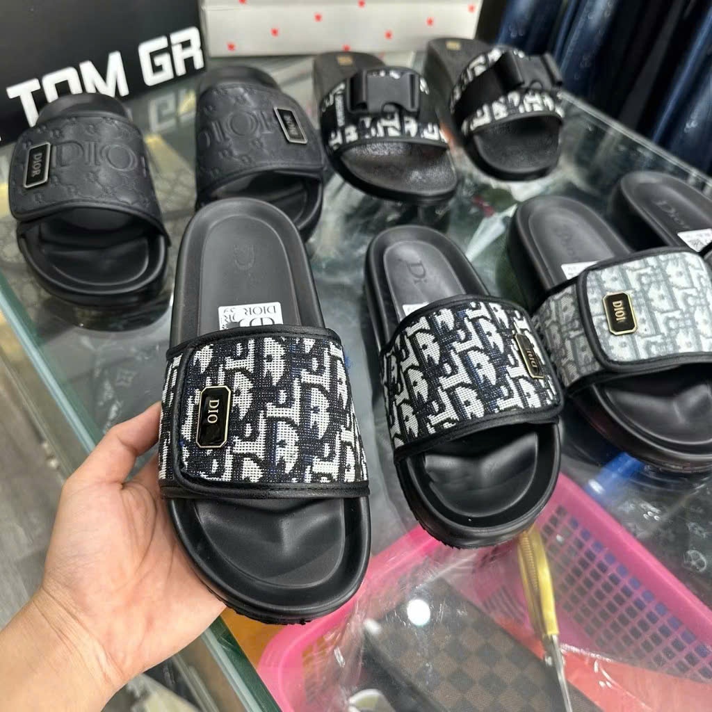 รองเท้าแตะสายไขว้สําหรับผู้ชายและผู้หญิงพร้อมป้าย - โลโก้ของแท้อย่างมาก - รองเท้าแตะลายตัวอักษรทอของผู้ชายที่สวยงามและทันส