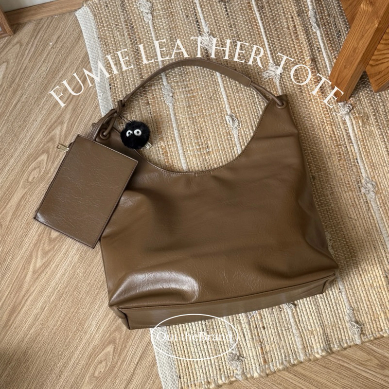 [ แถมกระเป๋าสตางค์หนัง + Susu Charm ] FUMIE み Tote Oversize - กระเป๋าโท้ตมือพร้อมกระเป๋าสตางค์ FUMIE ( Ouithebrand )