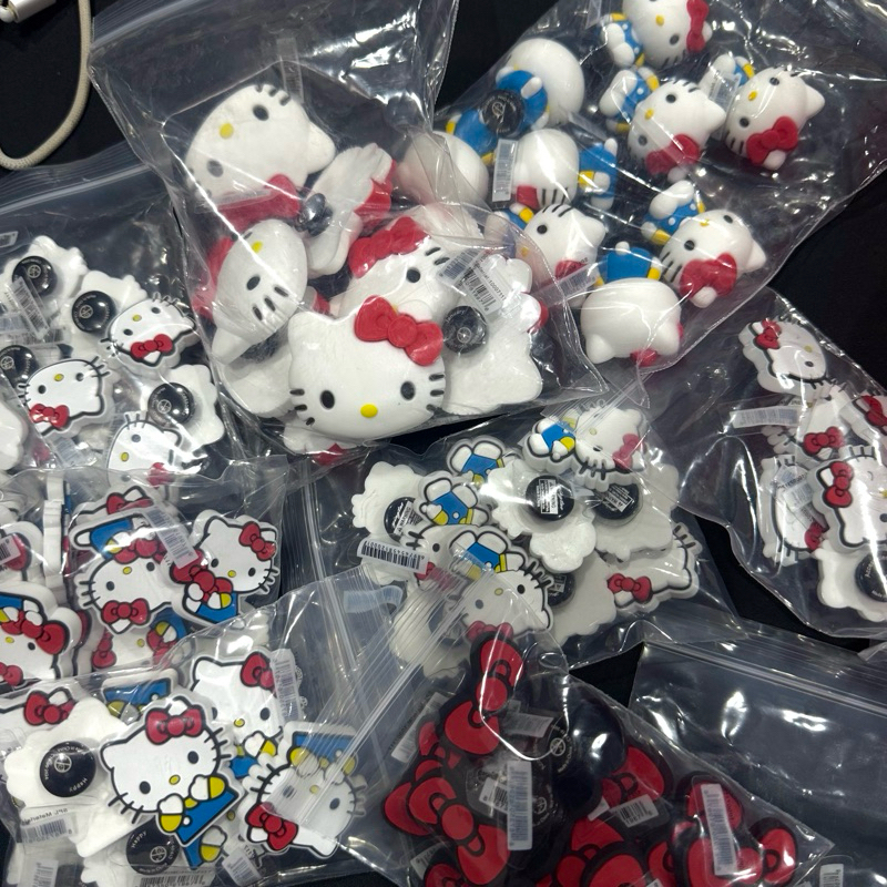 Jibitz Hello Kitty มีแสตมป์แท้ใช้ติดรองเท้าแตะ Crocs | Changkittysop