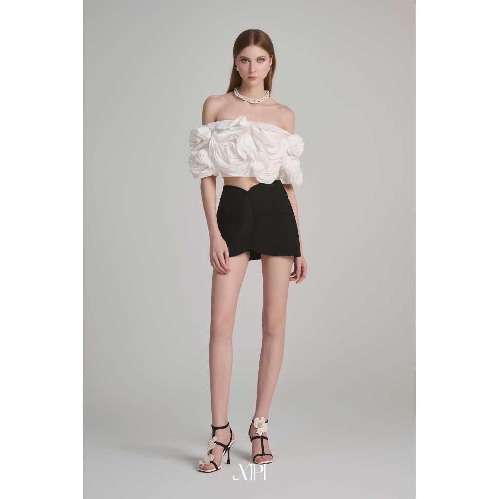 (มีจําหน่าย L,XS) XIPI - Elina White Top - Floral Flat Shoulder Crop Top - Bonie Skirt - กระโปรงสีกา