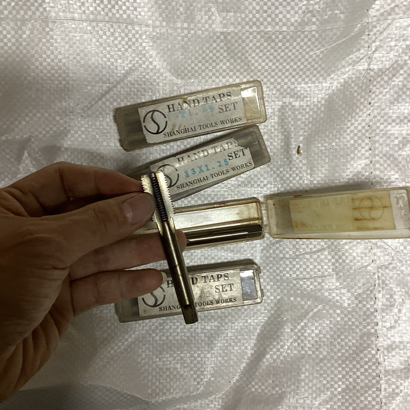 ชุดต๊าปหยาบและเรียบ M13x1,25 และ M13x1,5 ผลิตในจีน