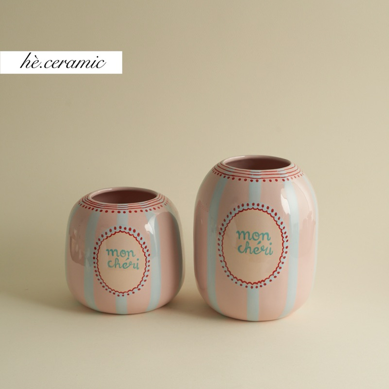 SUMMER.CERAMIC / แจกันดอกไม้เซรามิก Mon Cheri ทําด้วยมือโดย Summer.เซรามิค. แจกันเซรามิกลายทางสีฟ้าแ
