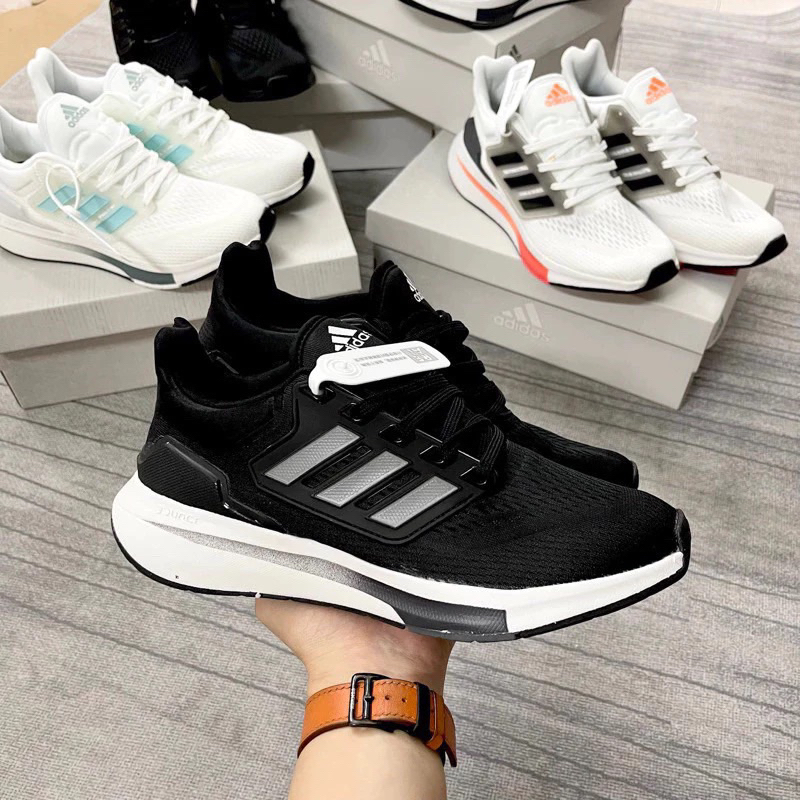 EQ21 EQT รองเท้าผ้าใบสีดําและสีขาว