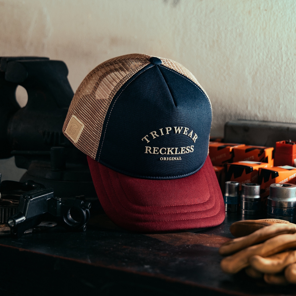(NEW) หมวกและหมวกแก๊ป Trucker คละสี และแบบตั้งแฟชั่น (รูปถ่ายจริง)