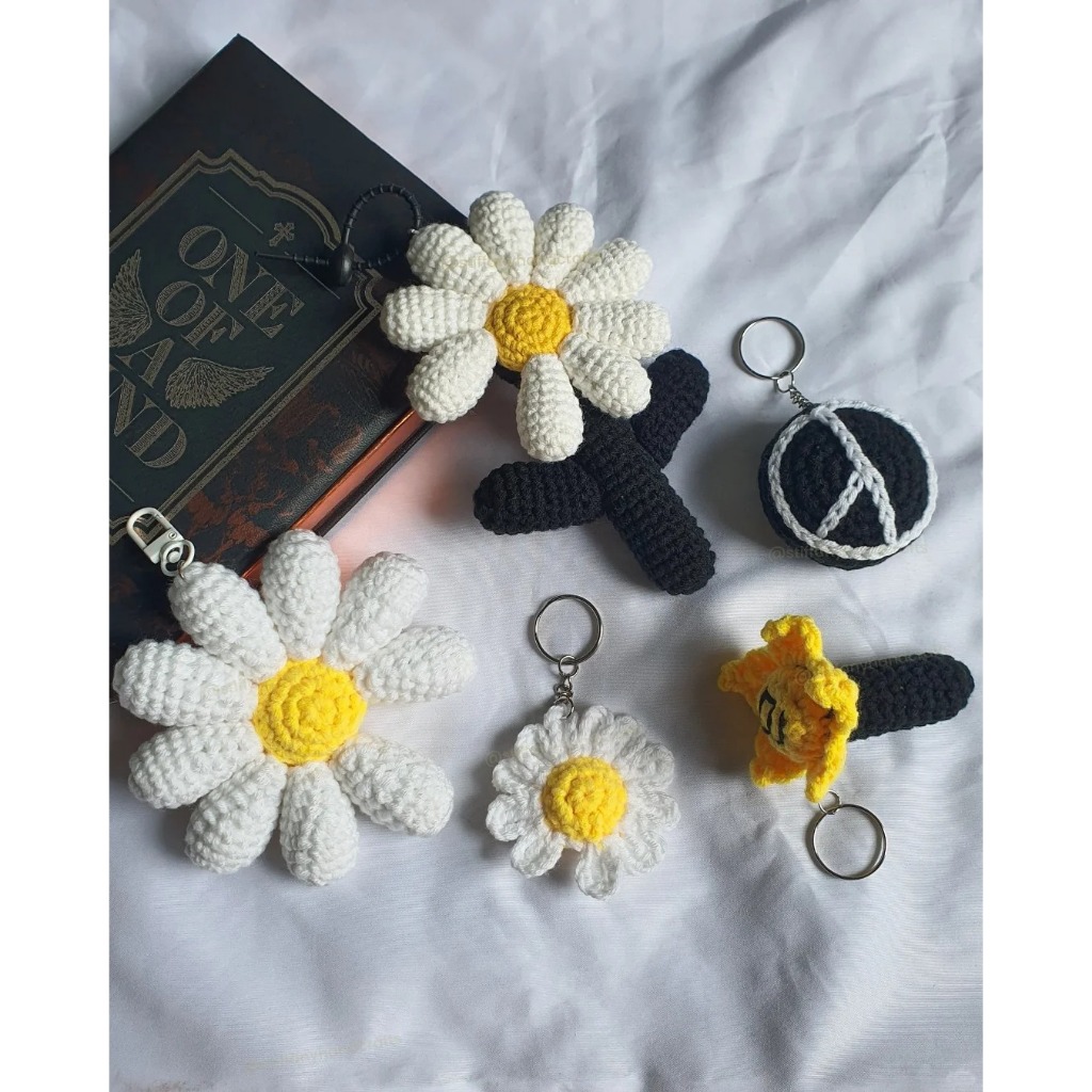 [TIEMNHABOSUA] LIGHSTICK BIGBANG G-Dragon Daisy Ornament HANDMADE WOOL KEYCHAIN