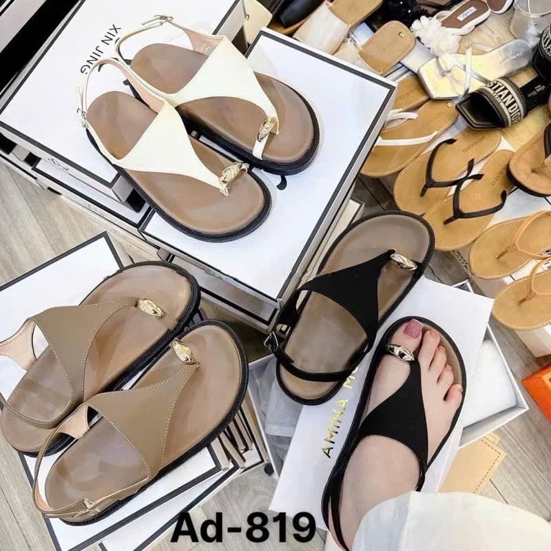 [TYPE 1 - LIGHT SOLE] รองเท้าแตะผู้หญิง CHARM ใหม่ 2026
