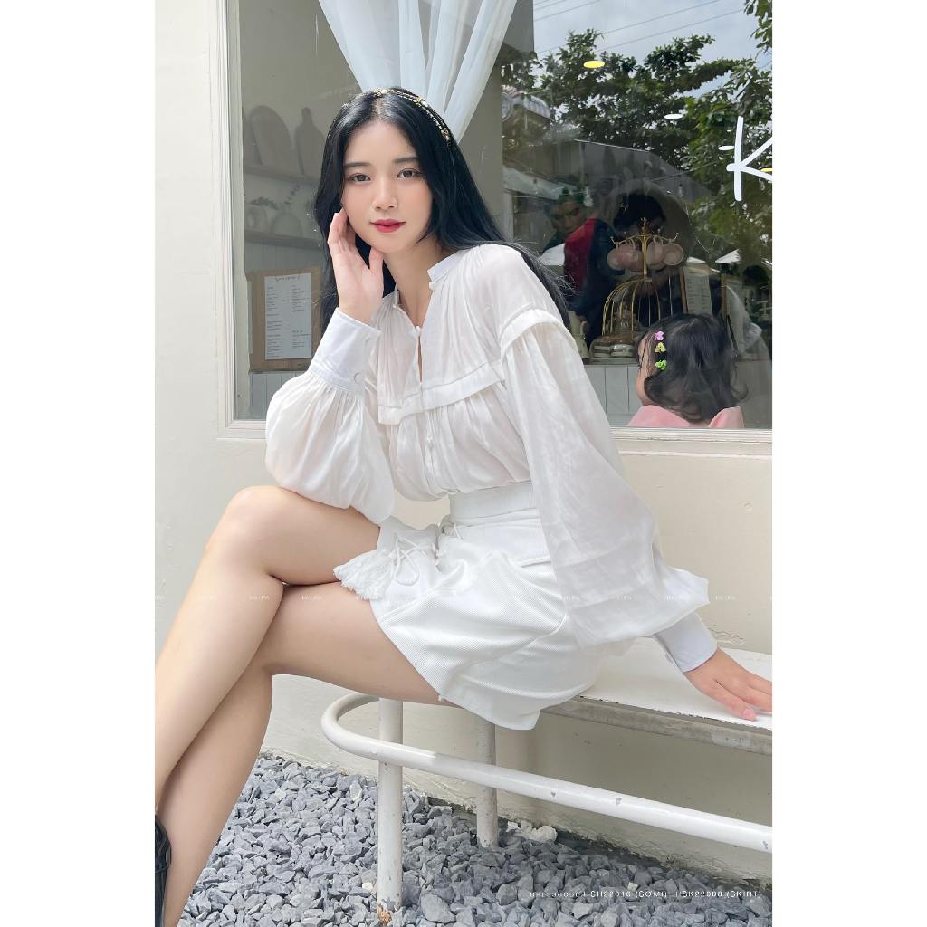 ชุดเดรสคอเต่าแขนกุดสีขาว - กระโปรงทรงเอมีกระเป๋าพนัง (HSH22016 - HSK22008)