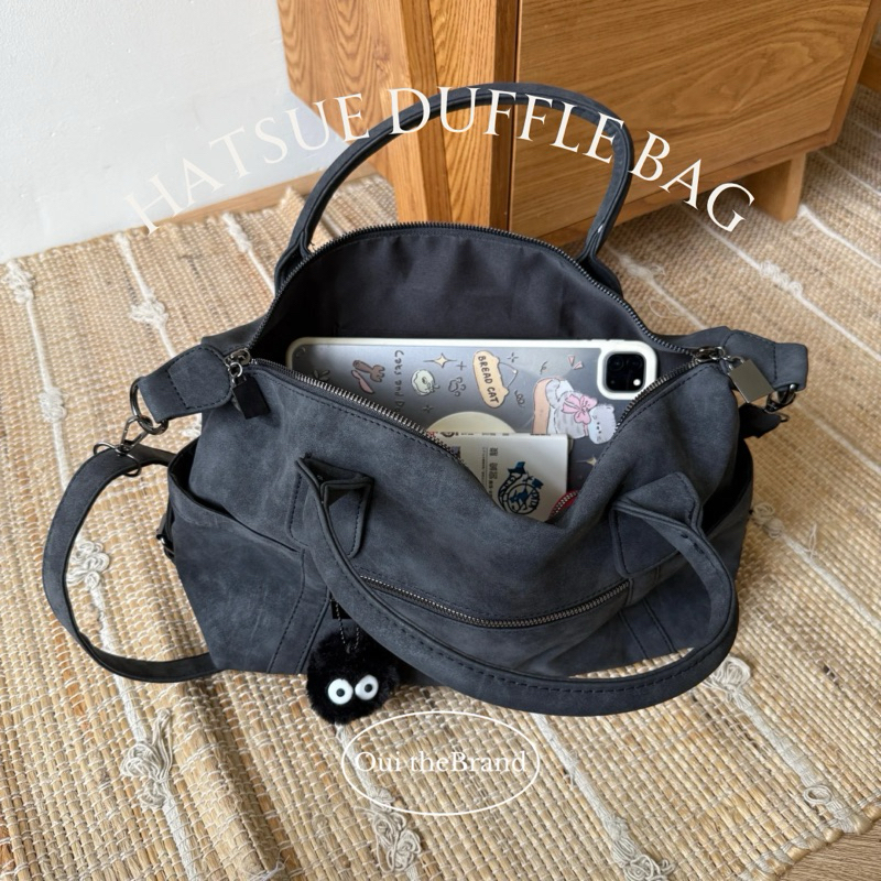 [ ฟรี Susukatari charm ] Hatue ̈ Duffle Bag - HATSUE Duffle Crossbody Bag ( Ouithebrand )