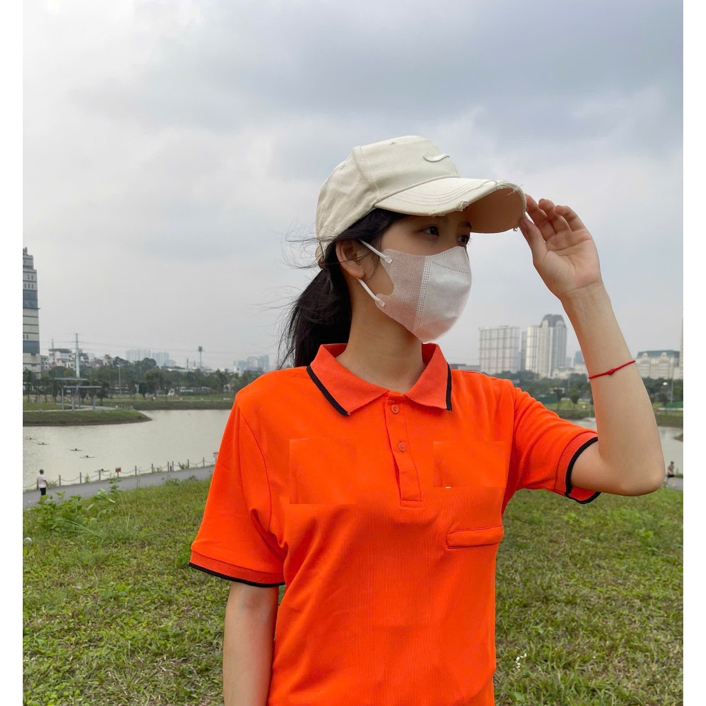 SP F00D เสื้อยืดโปโลแขนสั้นโลโก้เต็มและกระเป๋าหน้าอกสะดวก