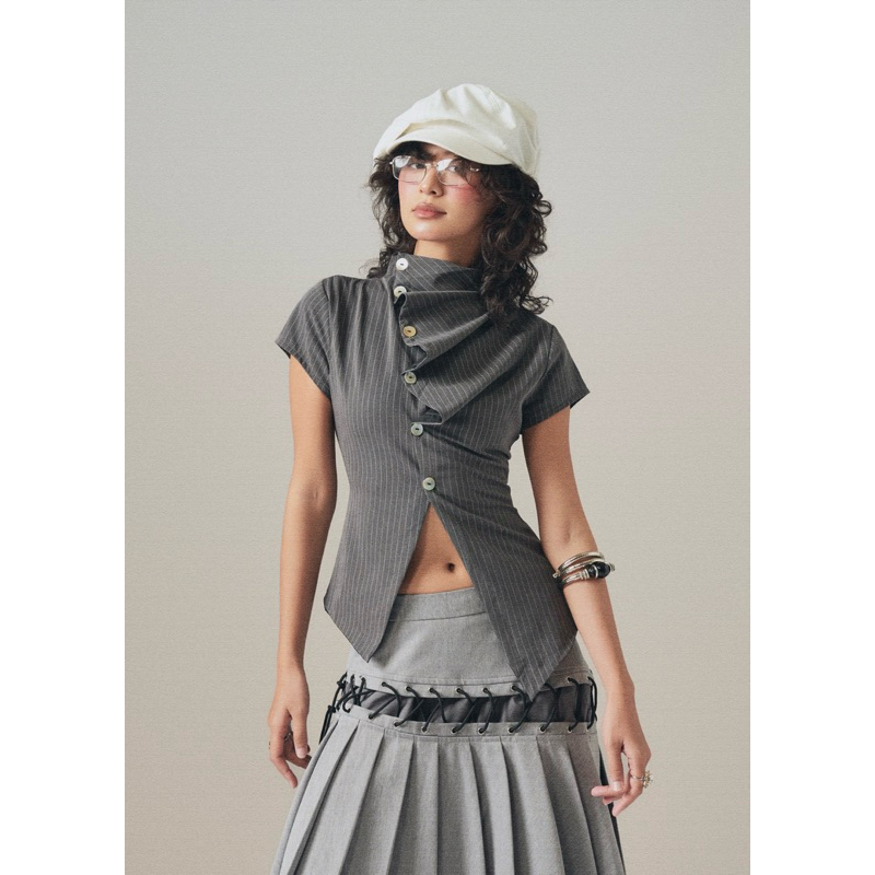 INTO.EIGHT เสื้อเชิ้ตแขนสั้นคอปกสูงออกแบบ (ELITE TOP)
