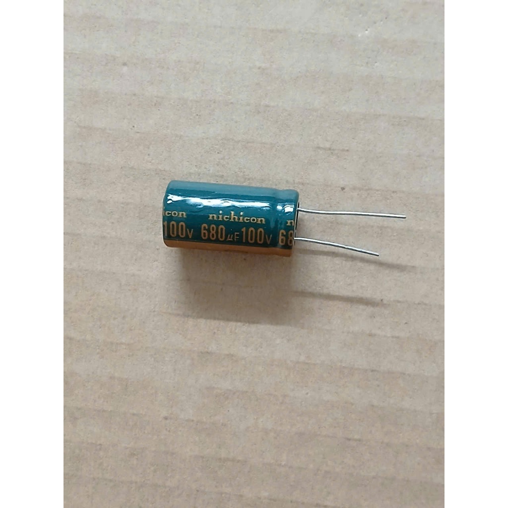 คาปาซิเตอร์ 100โวลต์ 680UF - คาปาซิเตอร์ แท้ (3 ชิ้น)