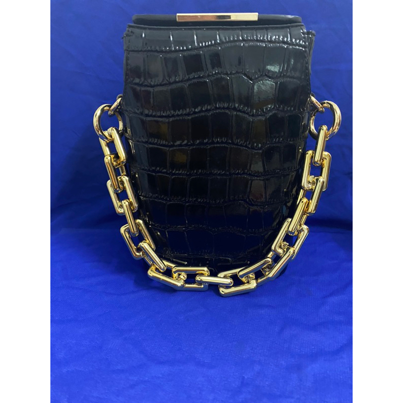 กระเป๋าปาร์ตี้ Finn Esker