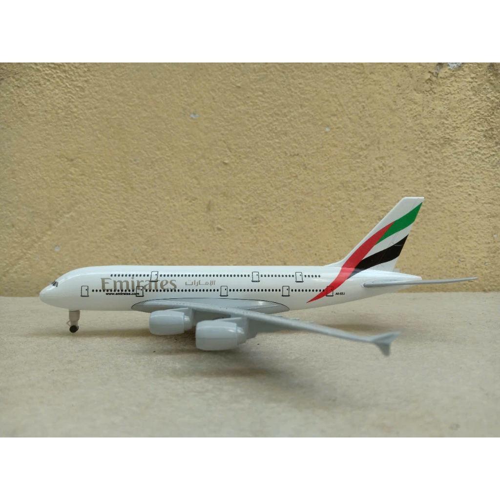เครื่องบิน Emirates A-380 Airlines รุ่น 1:350