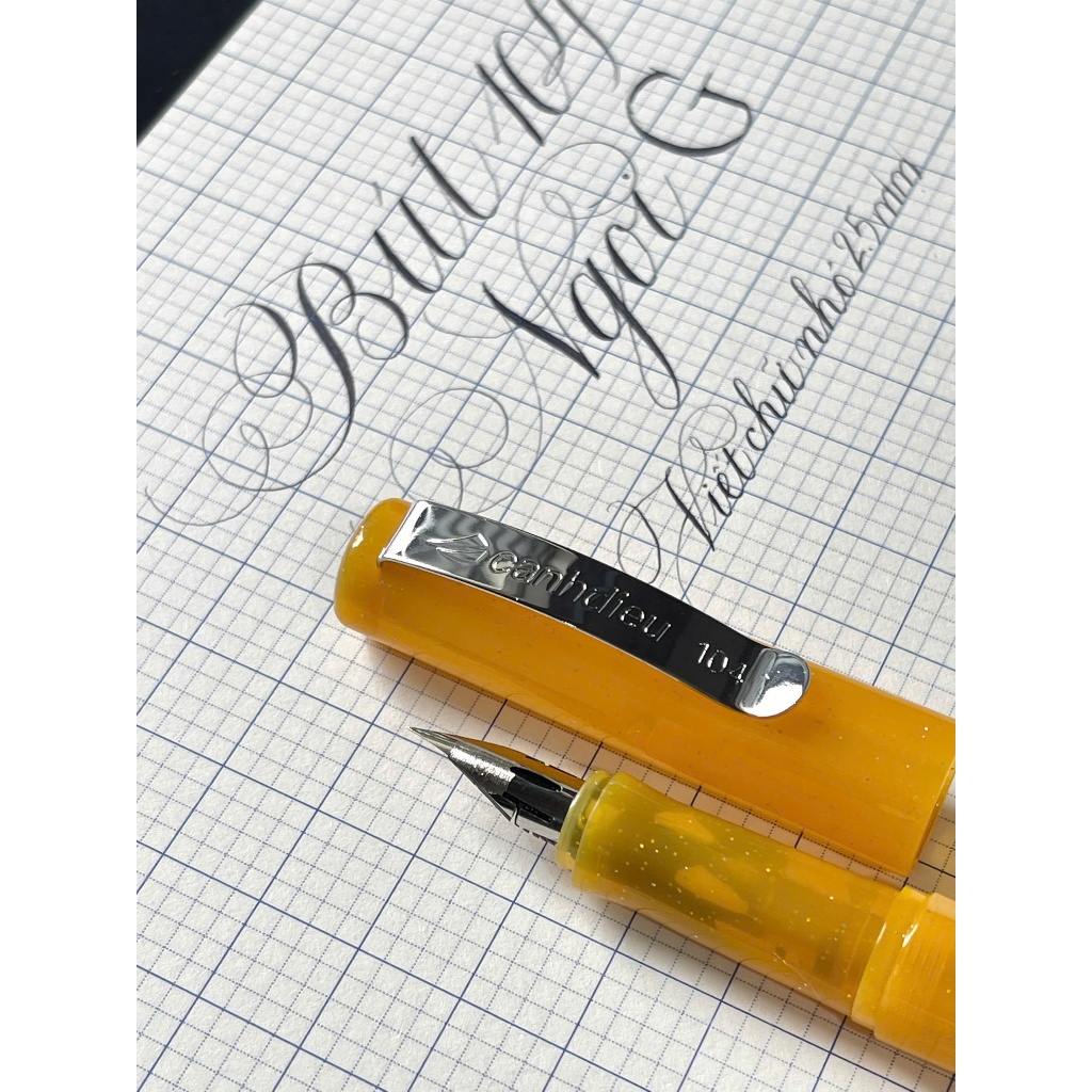 Kite Pen CD 104 (ปลายปากกาเขียนแบบ G ตัวหนาและชัดเจน)