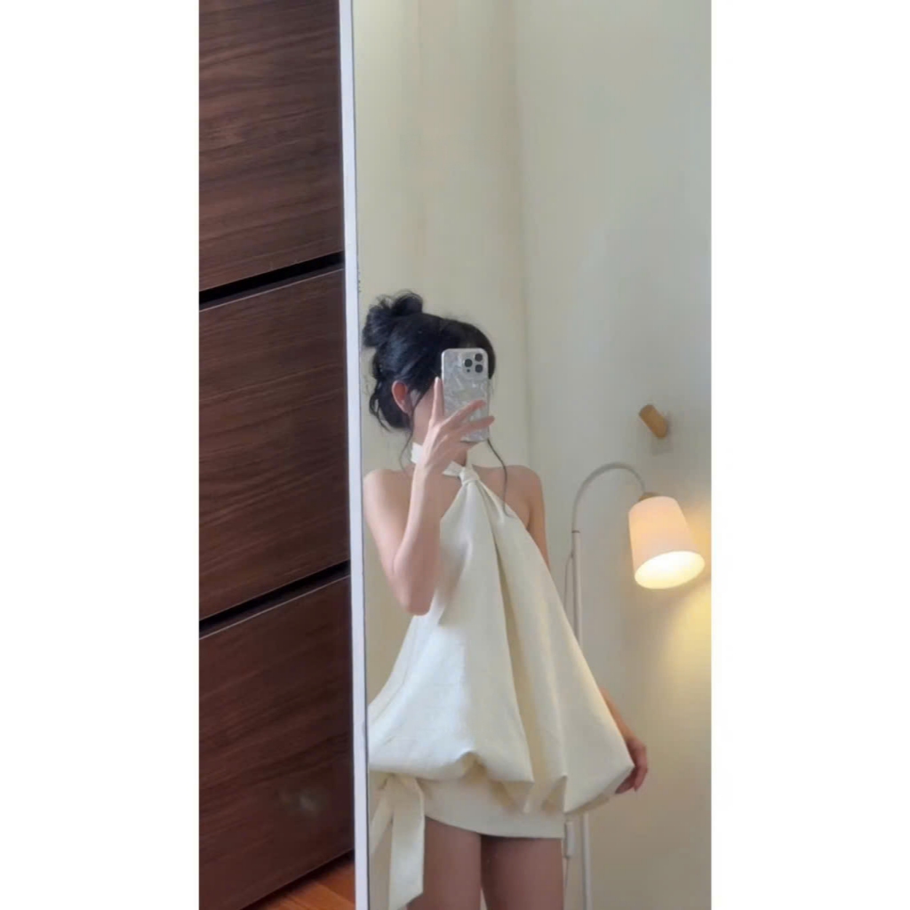 เดรสคล้องคอผ้าเรียบพองผูกโบว์ที่เอวพร้อมกางเกงกันถอดออกได้