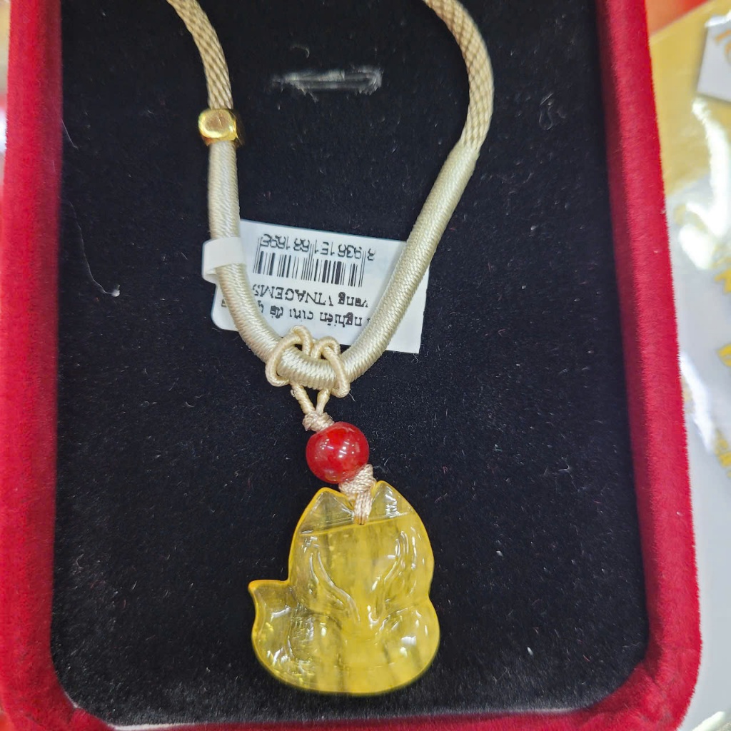 สร้อยคอจิ้งจอกอําพันธรรมชาติ ขนาด 2 x 1.4 ซม