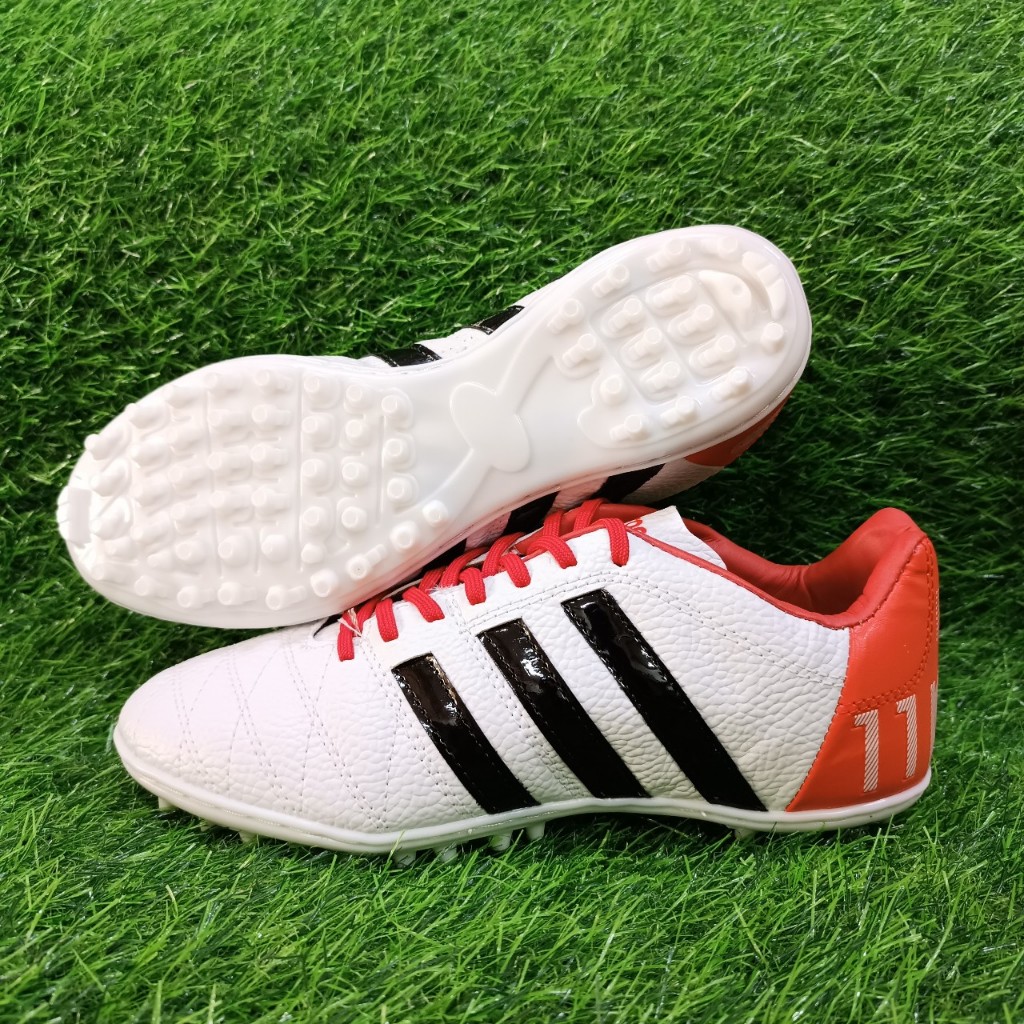 Toni Kroos 3-Stripes รองเท้าฟุตบอลสนามหญ้าเทียม