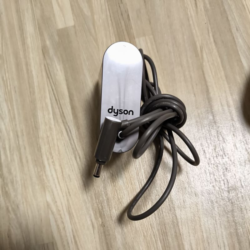 เครื่องชาร์จ Dyson V6.V7.โวลต์8.ของแท้มือสอง SV10
