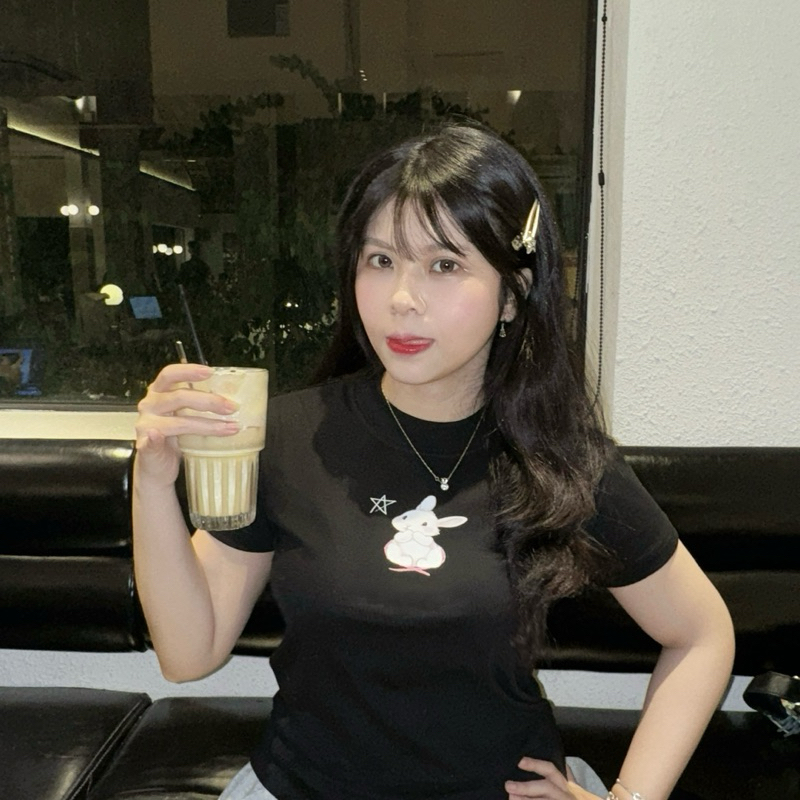 แบรนด์ท้องถิ่น Babytee เสื้อ Babytee ทรงสลิมฟิตของผู้หญิง