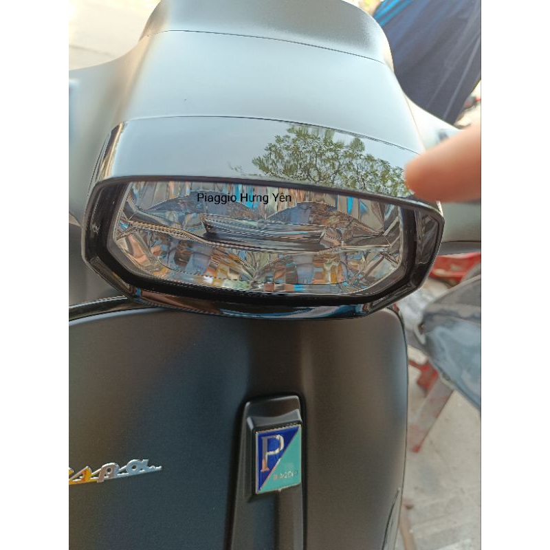 กรอบไฟหน้าลายเวสป้าสีดําเคลือบเงาสําหรับทุกรุ่น 3v เช่น iGET ABS