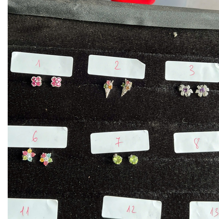 ต่างหูเงินคู่สวยมากสลักชื่อเหรียญแพลทินัม S925 เจาะด้ามเข็นและหินหยกทับทิม pe.ri.dot อเมทิสต์ทัวร์