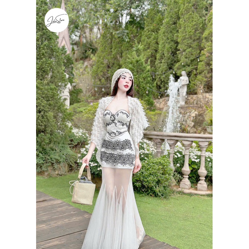 ดีไซน์ 3 ชิ้น Set เสื้อครอปลูกไม้เอว V + กระโปรงหางปลาลูกไม้ + ผ้าพันคอขนสัตว์ -Jolie Store