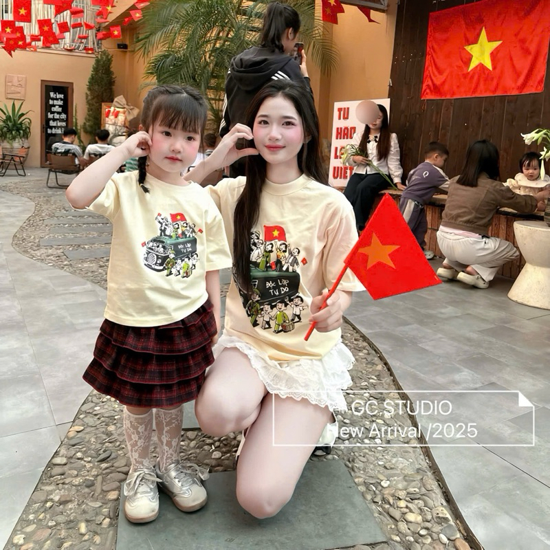 HMP JEANS - เสื้อยืดครอบครัว ROUND-NECKLACE INDEPENDENCE FREEDOM GREEN CAR สําหรับพาร์เทนส์และเด็ก