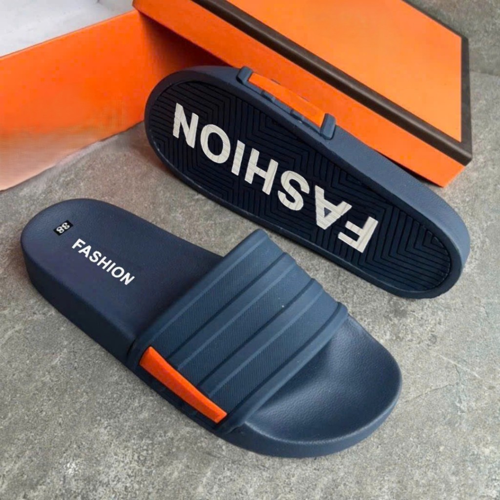รองเท้าแตะผู้ชายรองเท้าแตะผู้ชายรุ่นใหม่ทําจากวัสดุยางดีไซน์สปอร์ตไม่มีกลิ่นเท้าไซส์ตั้งแต่ 39-43