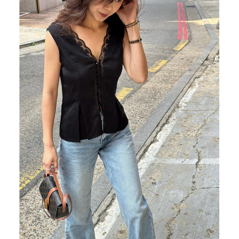 Tammi Top - เสื้อเบลาส์ลูกไม้ผู้หญิง (ภาพเดิม)