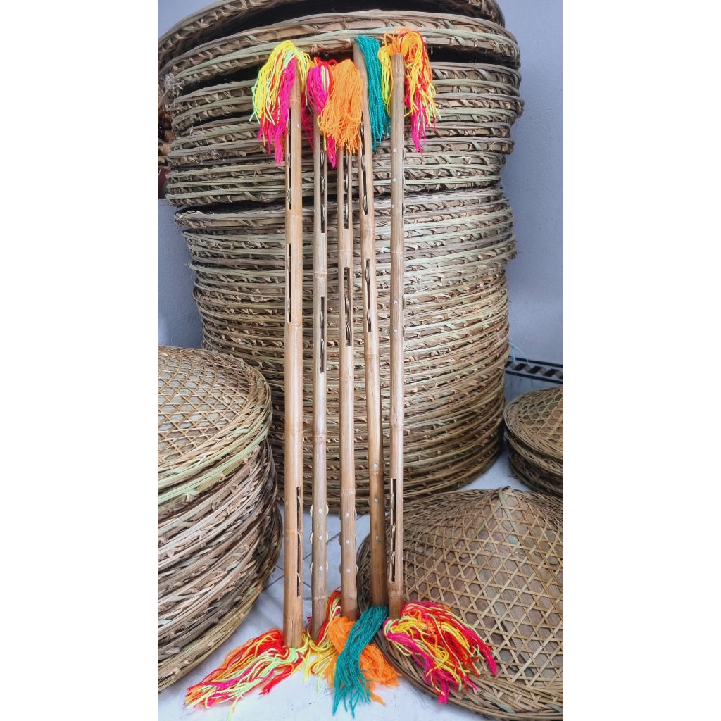 อุปกรณ์เต้นสละห่วยแบบดั้งเดิมของผู้คน Hmong