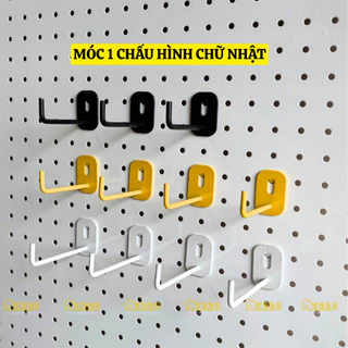 ตะขอ Pegboard พร้อมรูกลมสําหรับแขวนอุปกรณ์เสริม ตะขอ 1 ตา ทรงสี่เหลี่ยมพร้อมแผ่นเหล็กลูกฟูกเจาะรู ไม้แขวนเสื้อ