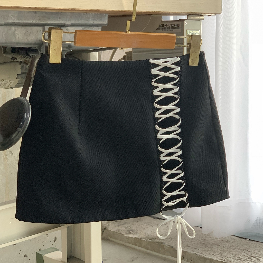 DARLING.ISM - กระโปรง Nomae ผ้ายีนส์สีกากีดํา