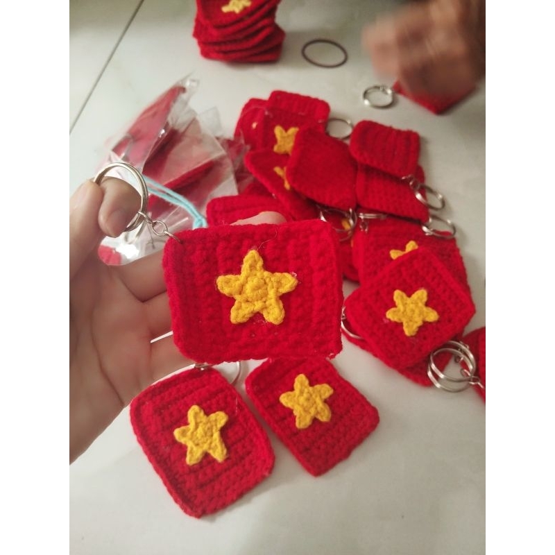 [KEYCHAIN] VIETNAM FLAG (ขนสัตว์ทํามือ)
