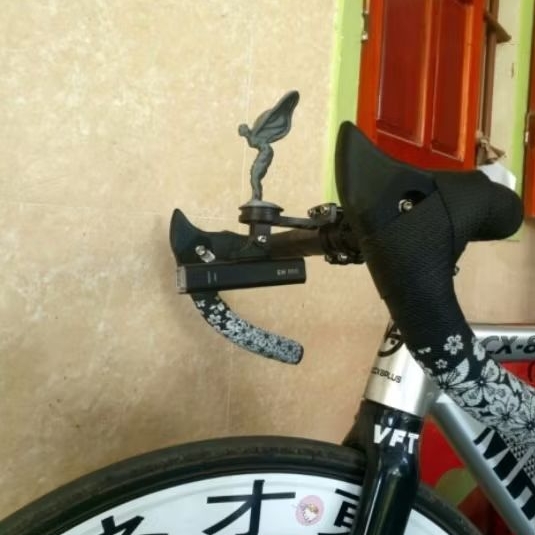 Spirit of Ecstasy, รูปปั้นโรลรอยซ์พร้อมนาฬิกา, ขาตั้ง Garmin Wahoo สปิริต,