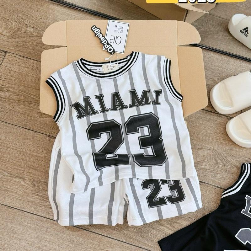 MIAMI 23 ชุดสามชิ้นสําหรับเล่นกีฬาเด็กชายในผ้าคอตตอนจระเข้ Ha Duyen Kids