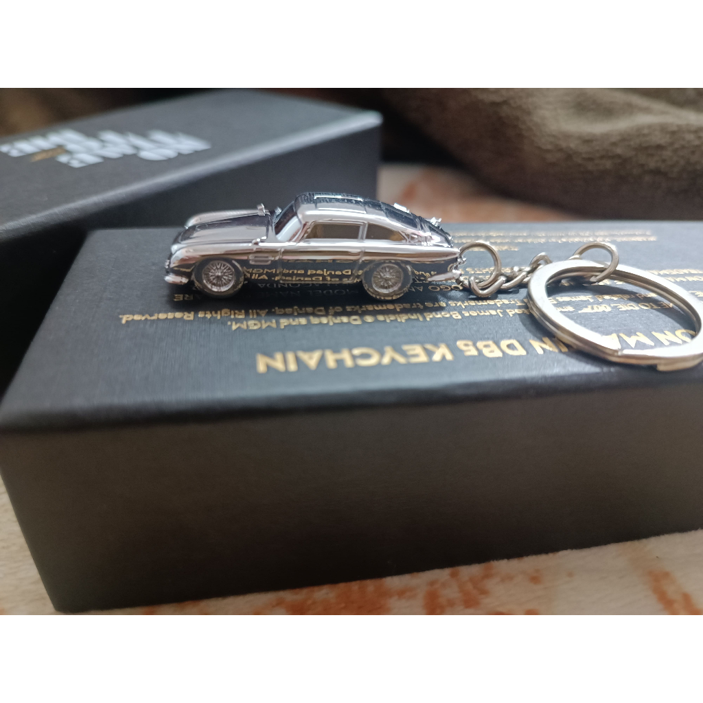 007 Movie Series พวงกุญแจรถ James Bond รุ่น - สีเงินโครเมียม