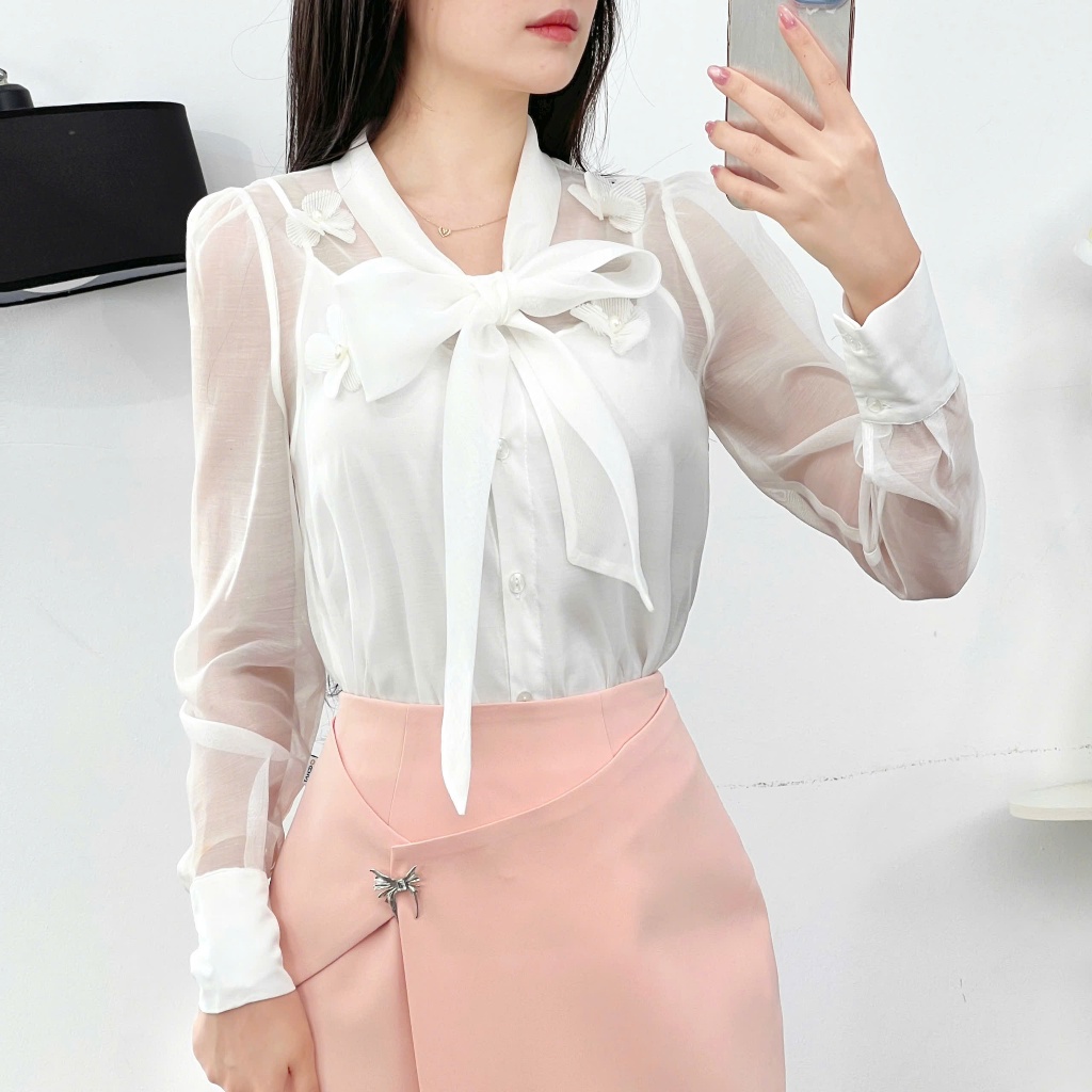 เสื้อเชิ้ตผู้หญิง CCHAT คอปกโบว์ทรงตรงพร้อมดอกไม้เลเซอร์ทําจากผ้าชีฟองเนื้อนุ่ม 15FDV9001ST