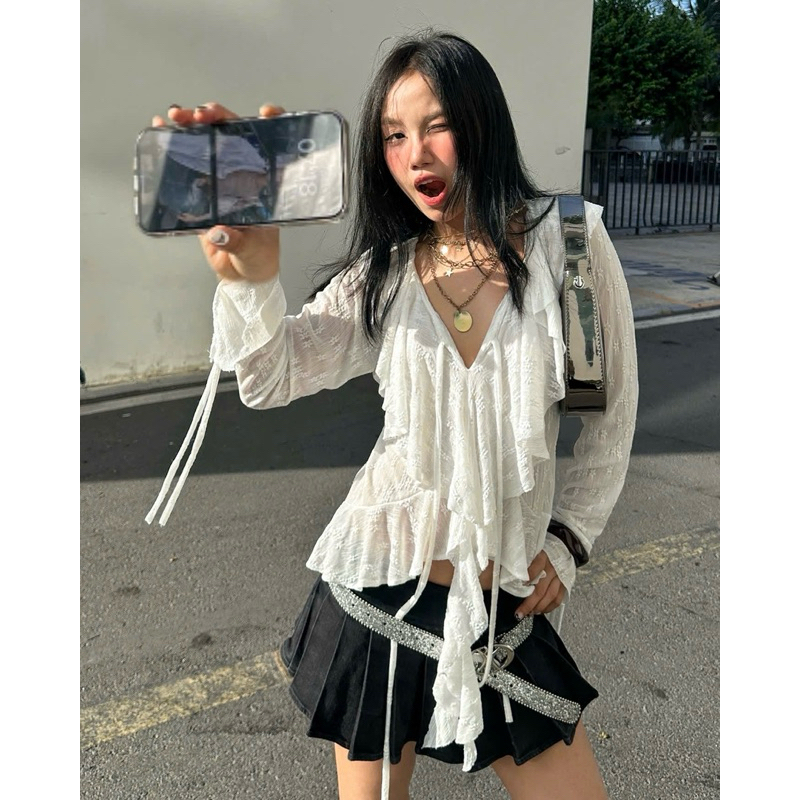 FAERIE เสื้อซีทรูแต่งระบายและผูกคอและแขนเสื้อ y2k - LACE TOP